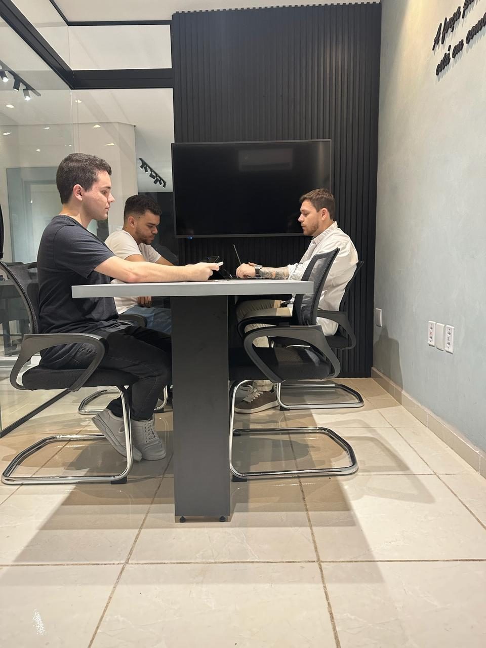 Reunião na sala de reunião da Connecta
